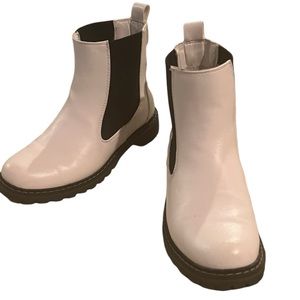 Steve Madden white boots women shoes‎ great condition booties comfortable foot